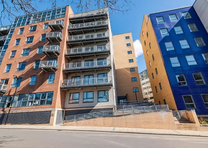 Sheffield City Centre Apartment & Balcony