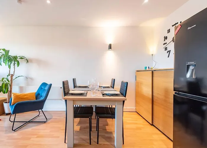 Sheffield City Centre Apartment & Balcony