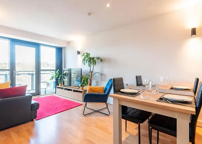 Sheffield City Centre Apartment & Balcony