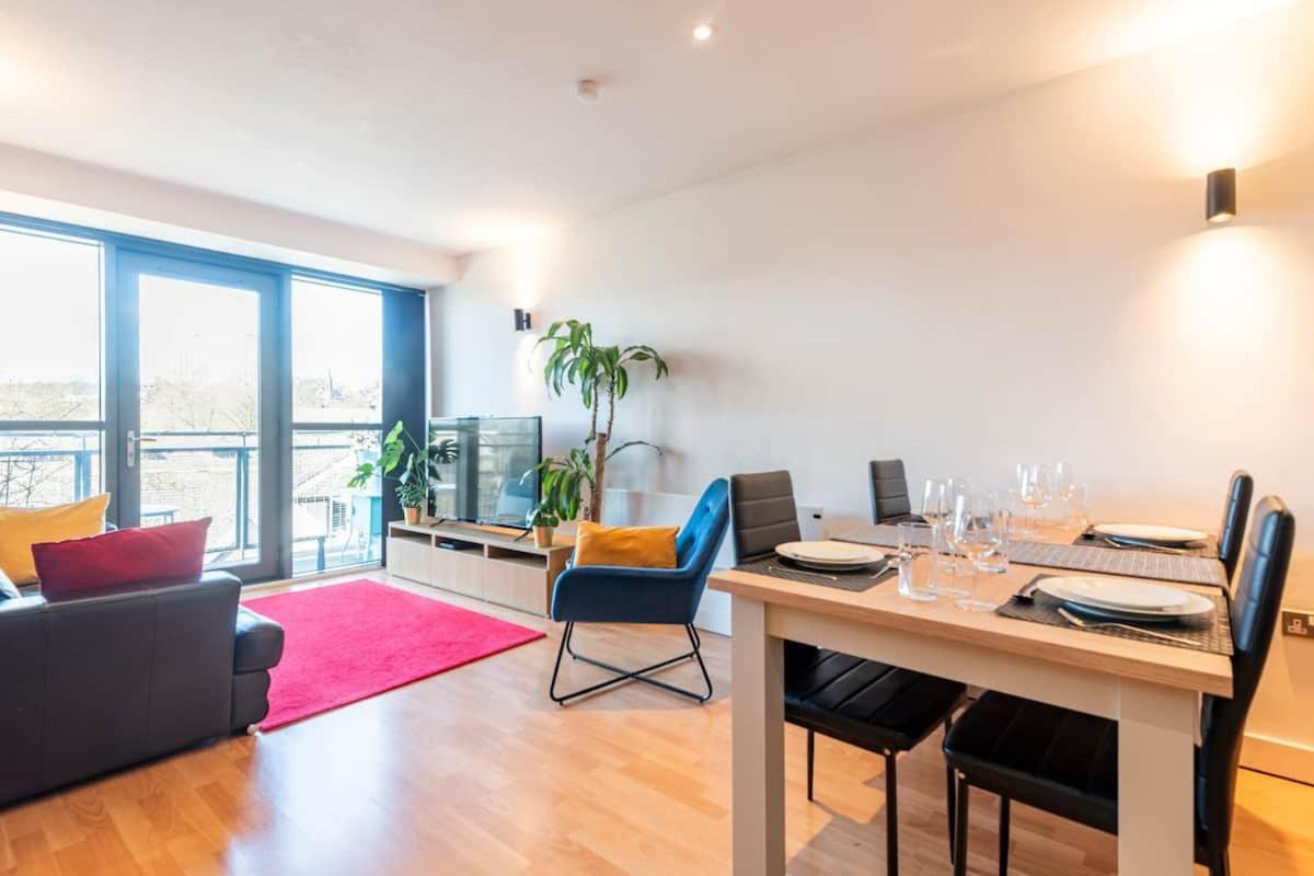 Centre & Balcony Apartment